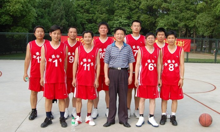 城建学院荣获上海理工大学第一届教工篮球赛冠军